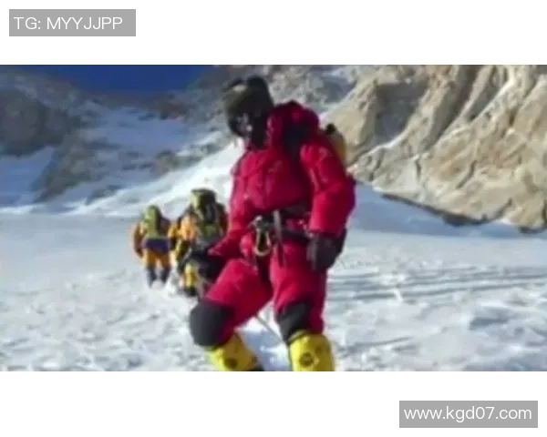 攀岩人生的深度对话:周军与山峰的心灵交流与挑战之旅 攀岩人生的深度对话:周军与山峰的心灵交流与挑战之旅